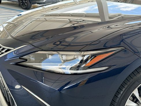 Used 2023 Lexus ES 350 Ultra Luxury w/ Accessory Package (Z2) FWD image 30
