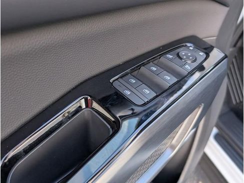 New 2025 Nissan Pathfinder SL w/ SL Premium Package image 17