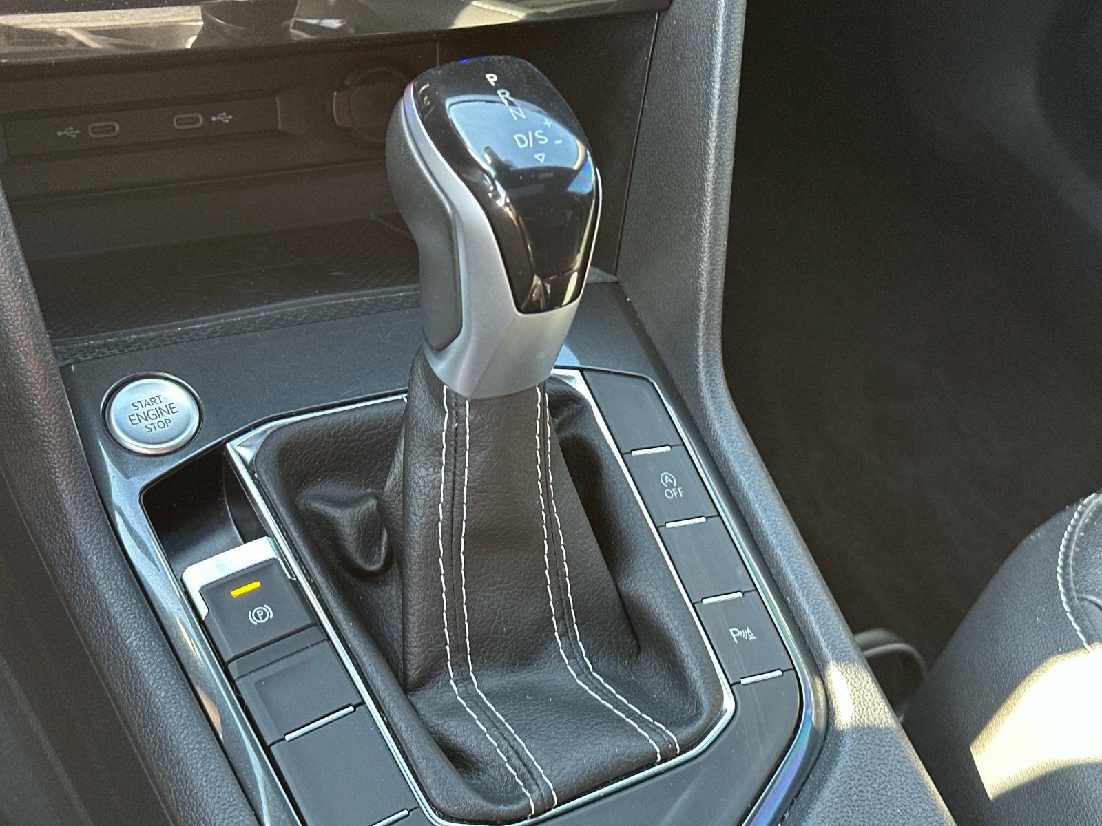 Certified 2023 Volkswagen Tiguan SE R-Line FWD image 19