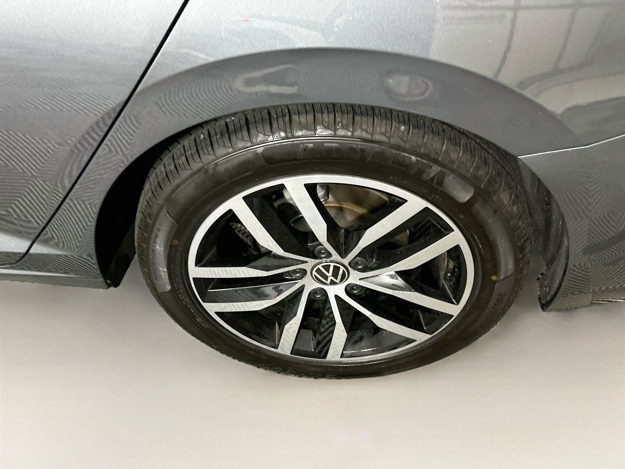 Used 2025 Volkswagen Jetta SE FWD image 11