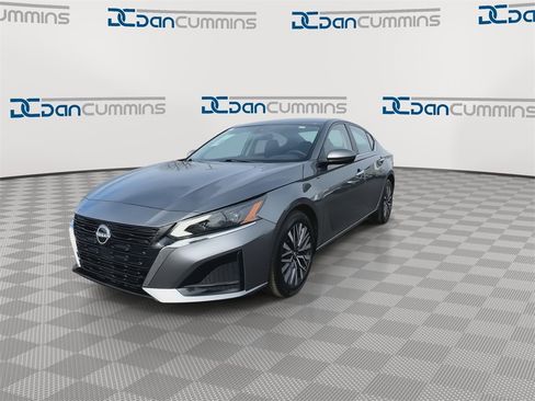 Used 2023 Nissan Altima 2.5 SV image 4