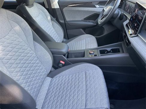 Used 2025 Volkswagen Tiguan S image 27