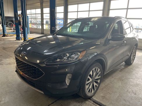 Used 2020 Ford Escape Titanium image 2