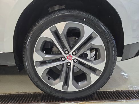 Used 2023 Jaguar F-PACE S image 33