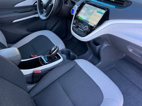 Used 2020 Chevrolet Bolt LT FWD image 20