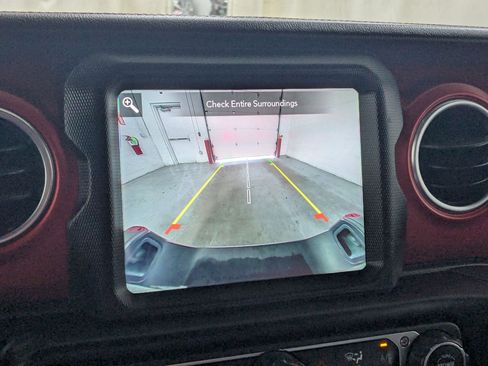 Used 2022 Jeep Gladiator Rubicon w/ LED Lighting Group AWD/4WD image 16