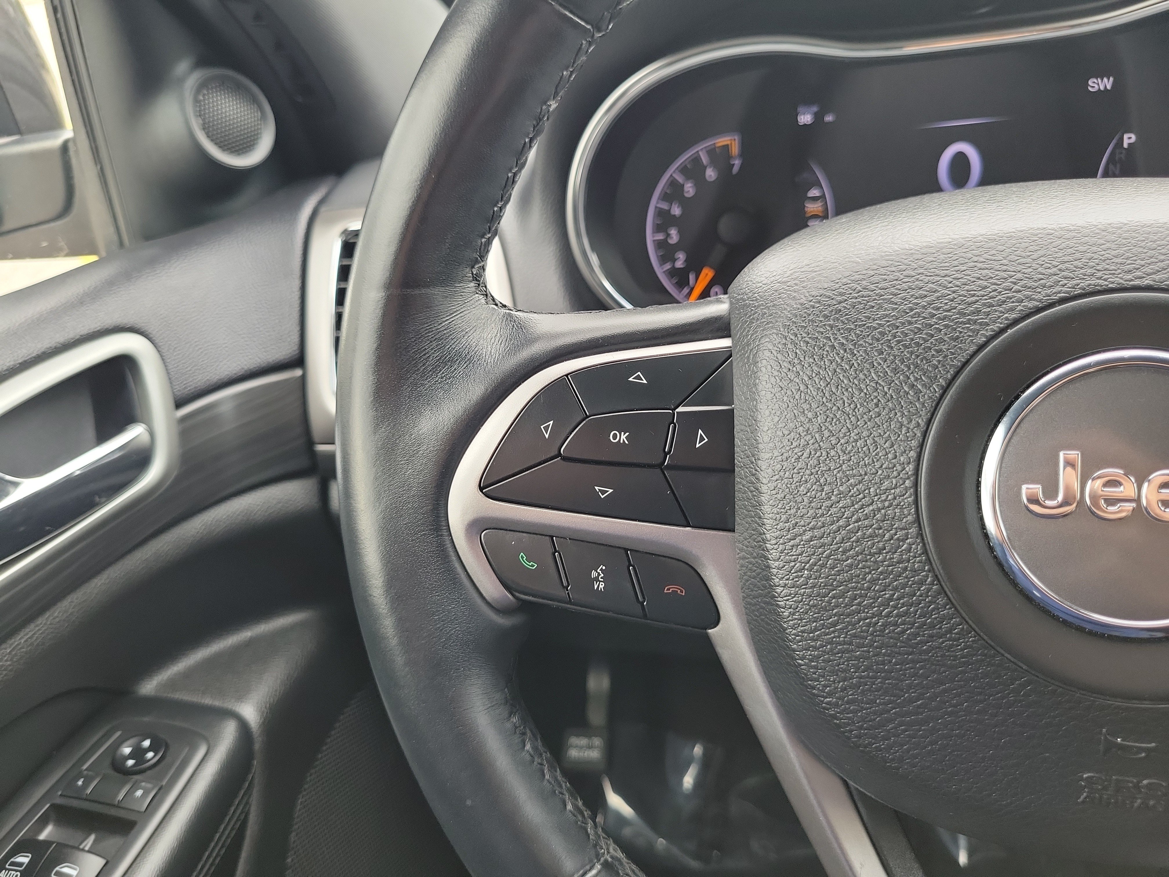 Used 2019 Jeep Grand Cherokee Altitude RWD image 20