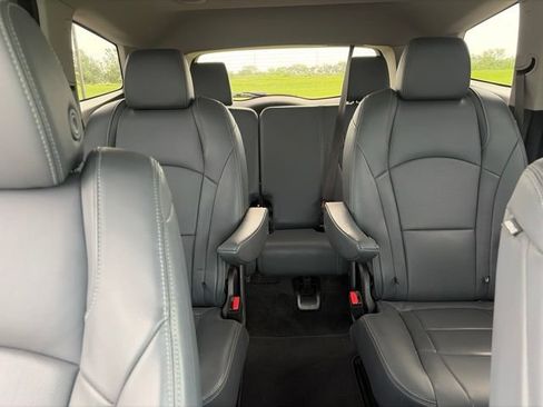 Used 2020 Buick Enclave Essence AWD/4WD image 12