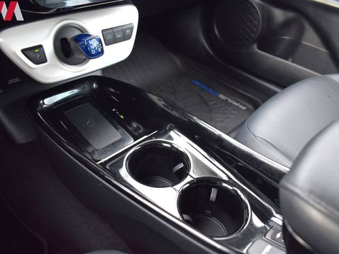 Used 2018 Toyota Prius Prime Premium image 20