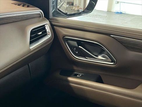 Used 2024 Chevrolet Suburban High Country image 35