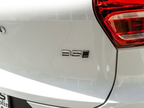 Used 2025 Volvo XC40 B5 Plus AWD/4WD image 35