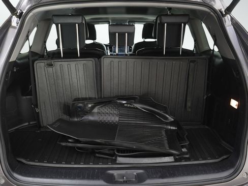 Used 2019 Toyota Highlander SE image 11