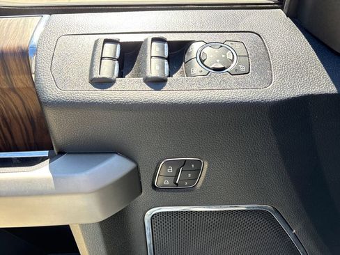 Used 2019 Ford F150 Lariat w/ Trailer Tow Package image 9