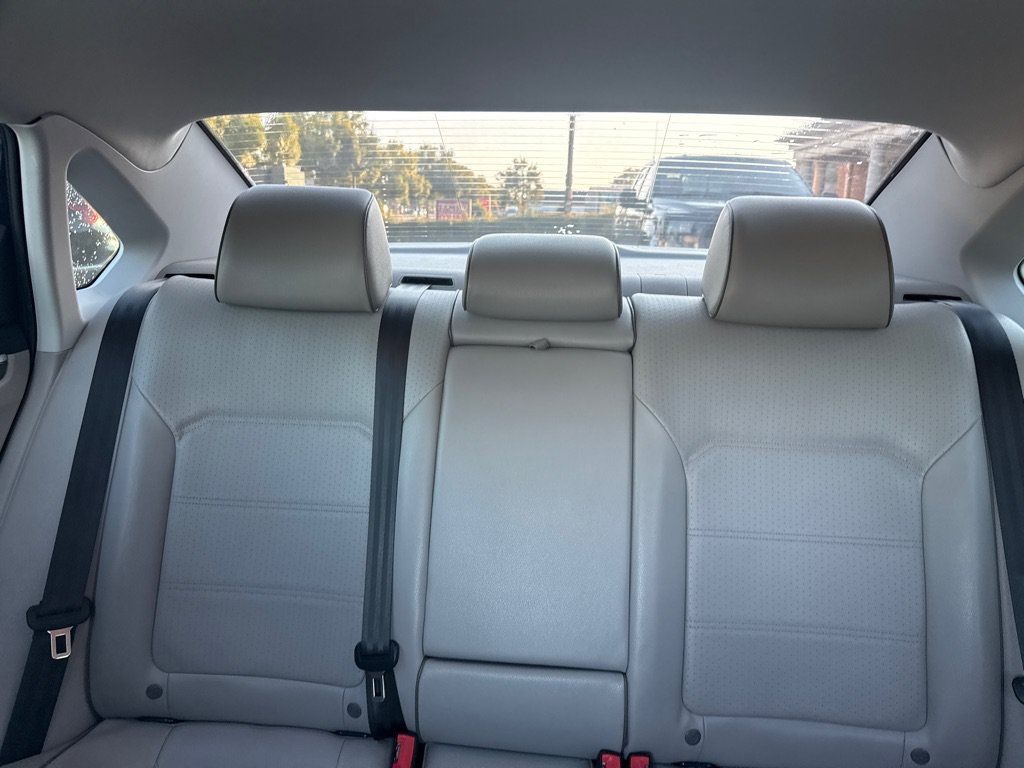 Used 2018 Volkswagen Passat 2.0T SE w/ SE Lighting Package FWD image 17