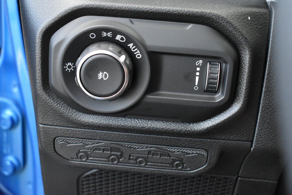 Used 2025 Jeep Wrangler Sport AWD/4WD image 28