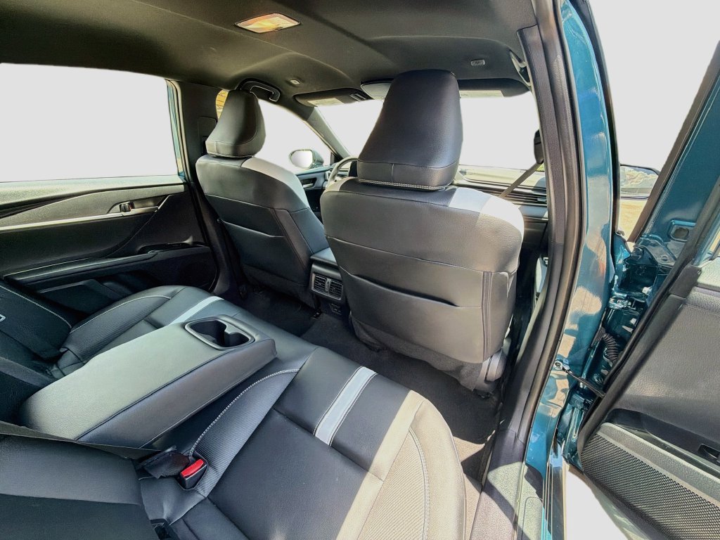 Used 2025 Toyota Camry SE w/ Convenience Package AWD/4WD image 30