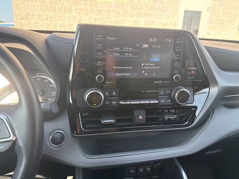 Used 2021 Toyota Highlander LE AWD/4WD image 11