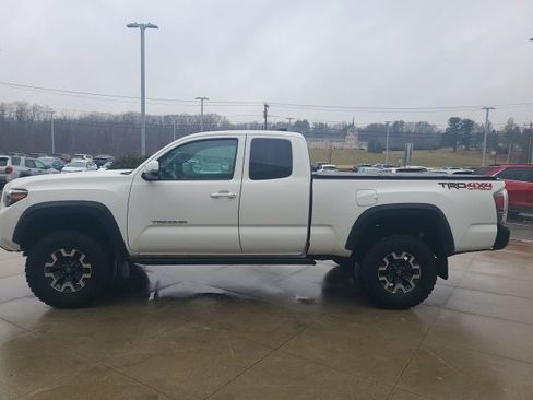 Used 2023 Toyota Tacoma TRD Off-Road image 4