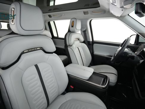 Used 2024 Rivian R1S Adventure AWD/4WD image 23