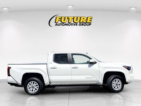 Used 2024 Toyota Tacoma SR5 w/ SR5 Upgrade Package image 3