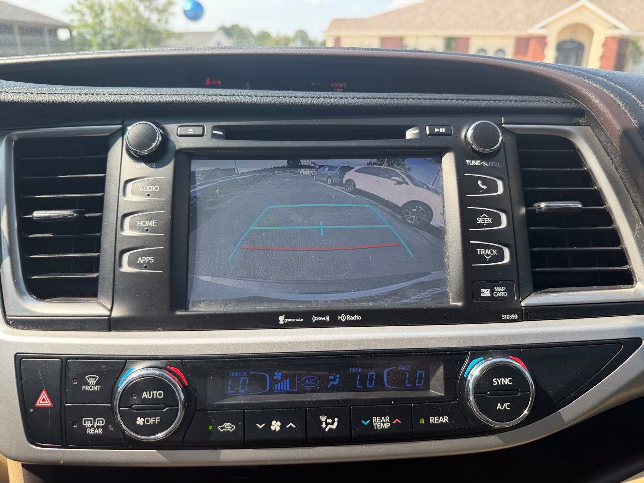 Used 2019 Toyota Highlander XLE FWD image 24