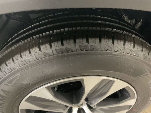 Used 2023 Toyota Highlander XLE image 8