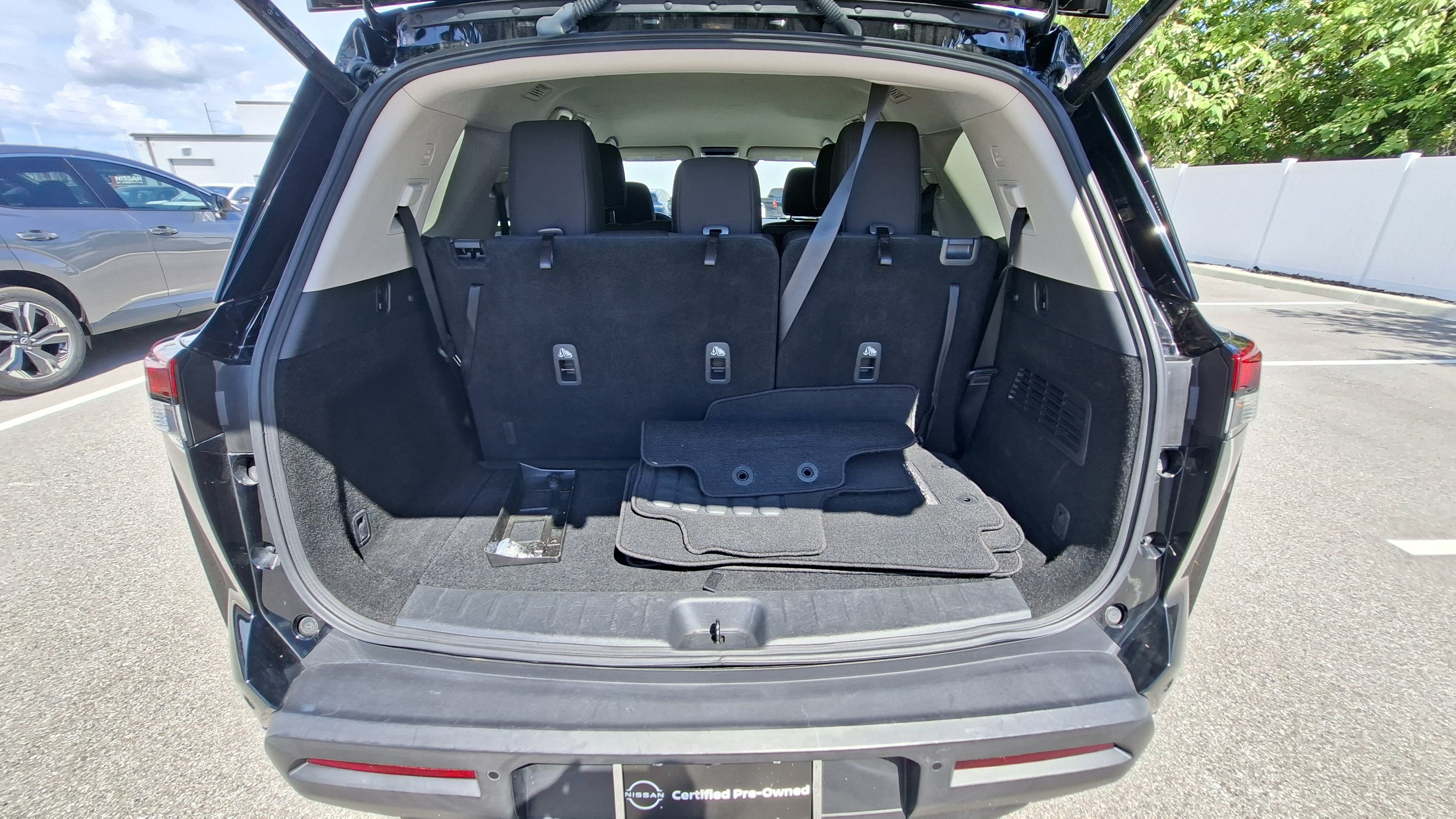 Certified 2025 Nissan Pathfinder SV FWD image 22