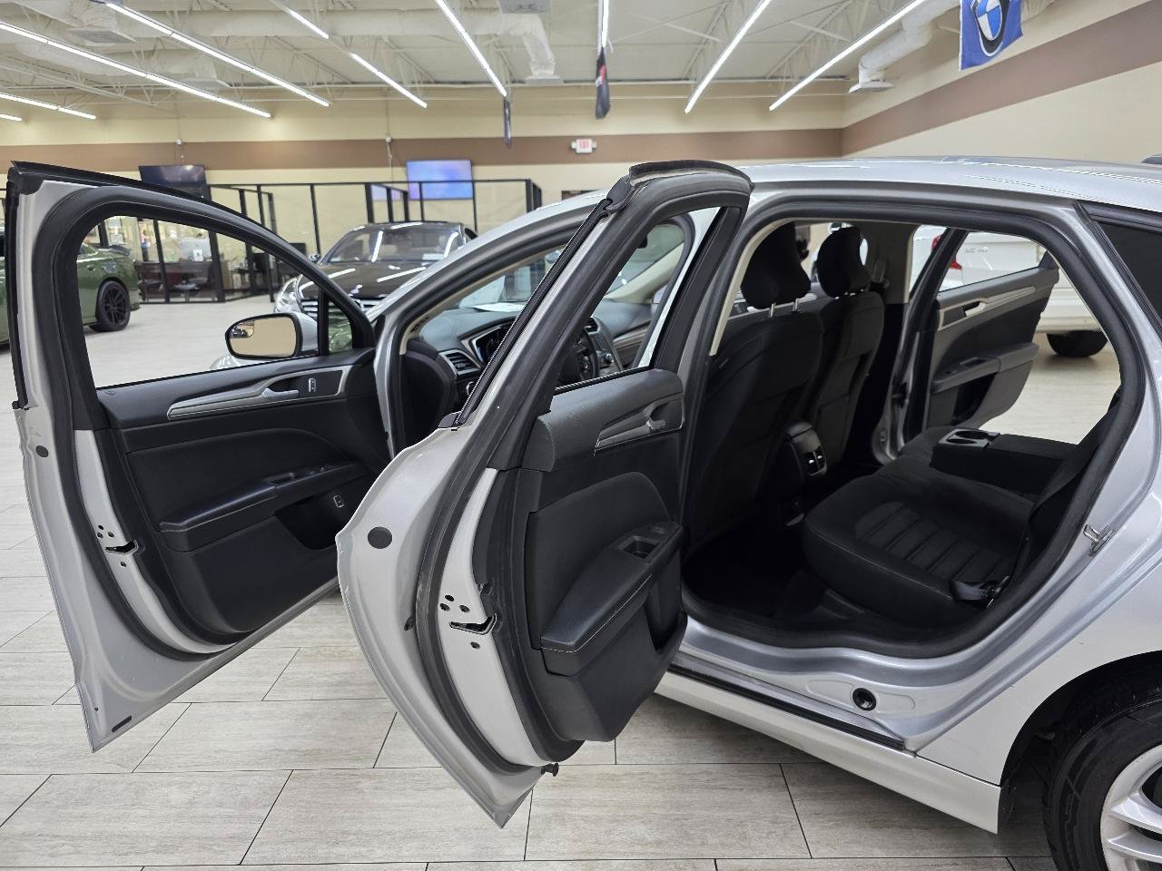 Used 2018 Ford Fusion SE FWD image 13