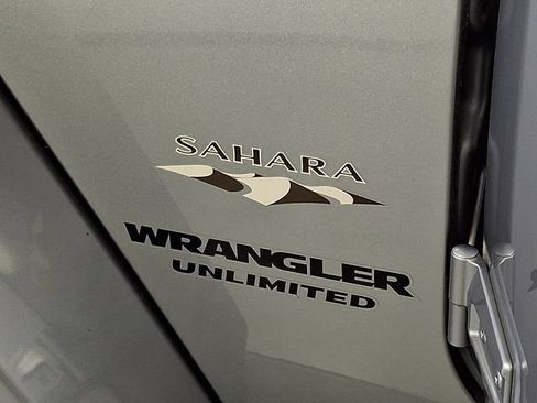 Used 2016 Jeep Wrangler Unlimited Sahara w/ Dual Top Group AWD/4WD image 35