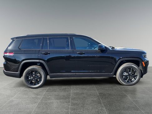 Used 2025 Jeep Grand Cherokee L Laredo image 6