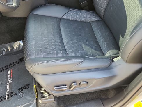 Used 2025 Toyota Tacoma TRD Off-Road w/ TRD Off Road Premium Package image 8