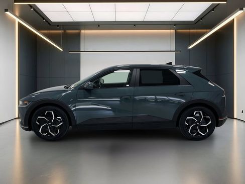 Certified 2022 Hyundai Ioniq 5 SE AWD/4WD image 2
