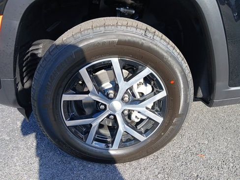 New 2025 Jeep Grand Cherokee Limited image 2