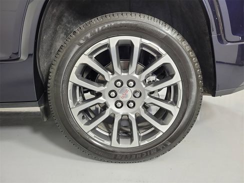 Used 2022 GMC Acadia Denali w/ Denali Ultimate Package image 9