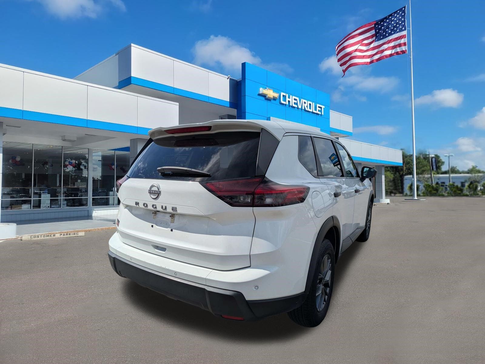 Used 2024 Nissan Rogue S FWD image 3