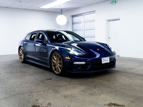 Used 2021 Porsche Panamera GTS image 27