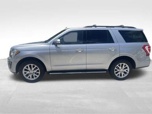 Used 2021 Ford Expedition XLT RWD image 2