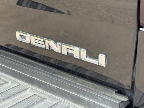 Used 2018 GMC Sierra 2500 Denali w/ Duramax Plus Package AWD/4WD image 7