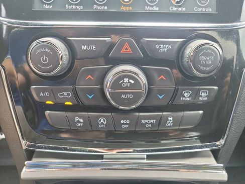 Used 2021 Jeep Grand Cherokee Laredo X AWD/4WD image 35