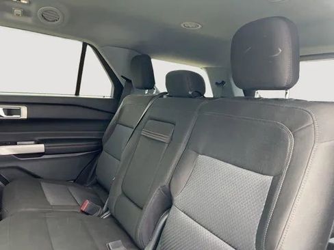 Used 2022 Ford Explorer XLT image 37