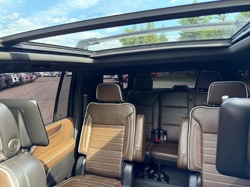 Used 2025 GMC Yukon XL Denali Ultimate w/ LPO, Floor Liner Package AWD/4WD image 40