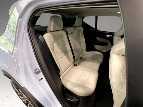 Used 2024 Volvo XC40 B5 Plus w/ Protection Package Premier AWD/4WD image 26