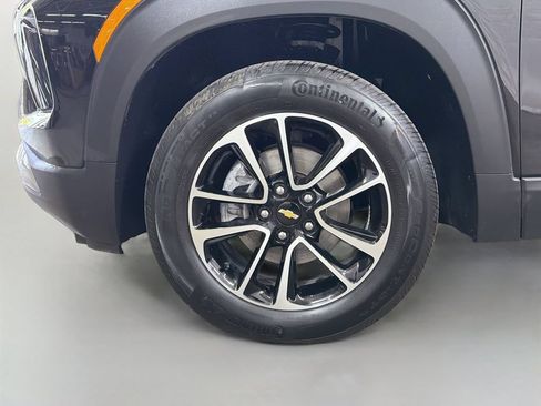 Used 2025 Chevrolet TrailBlazer LT AWD/4WD image 30