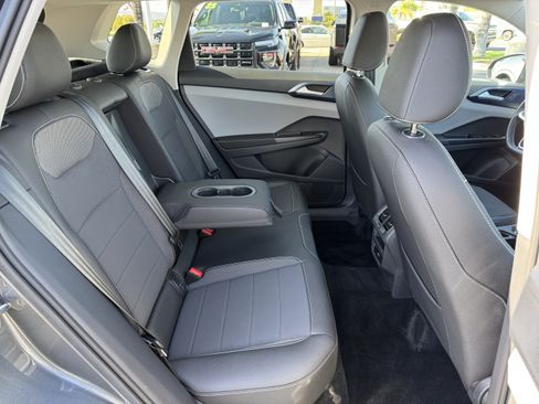 Used 2024 Volkswagen Taos SE w/ Panoramic Sunroof Package FWD image 34