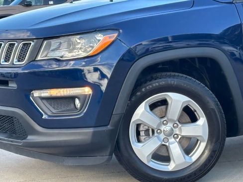 Used 2021 Jeep Compass Latitude image 3