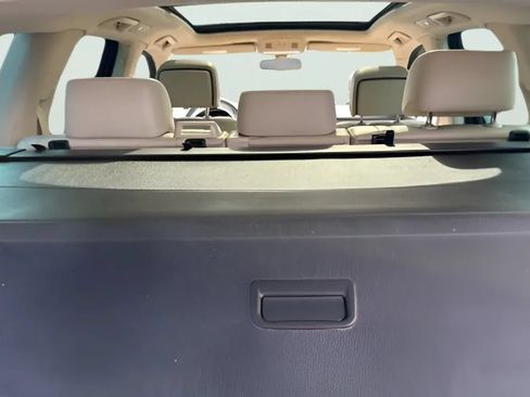 Used 2012 Volkswagen Touareg Executive AWD/4WD image 19