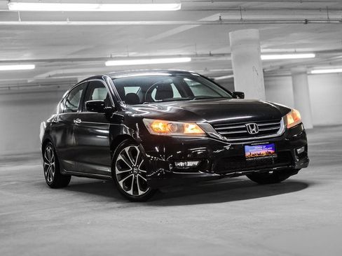 Used 2015 Honda Accord Sport image 4