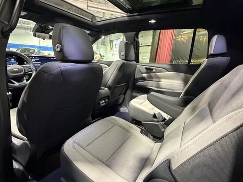 New 2026 Chevrolet Traverse LT w/ Sun and Wheel Package image 7