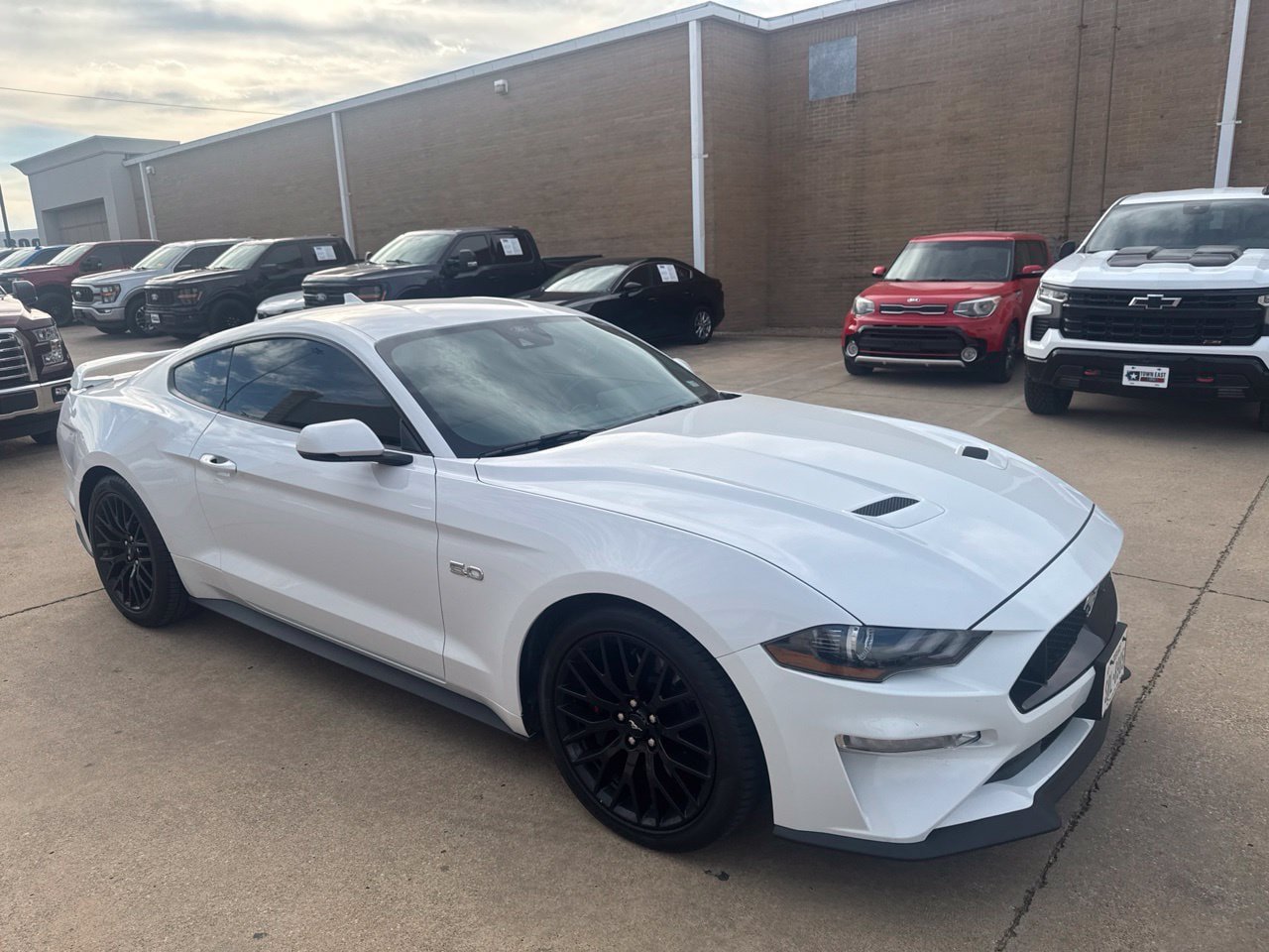 Used 2022 Ford Mustang GT Premium RWD image 3