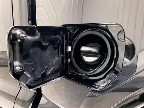 Used 2018 Nissan Titan PRO-4X w/ Pro-4x Convenience Package image 43